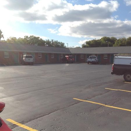 Budget Inn Hazelwood Exterior photo