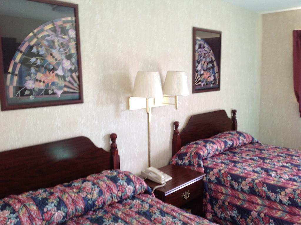 Budget Inn Hazelwood Room photo