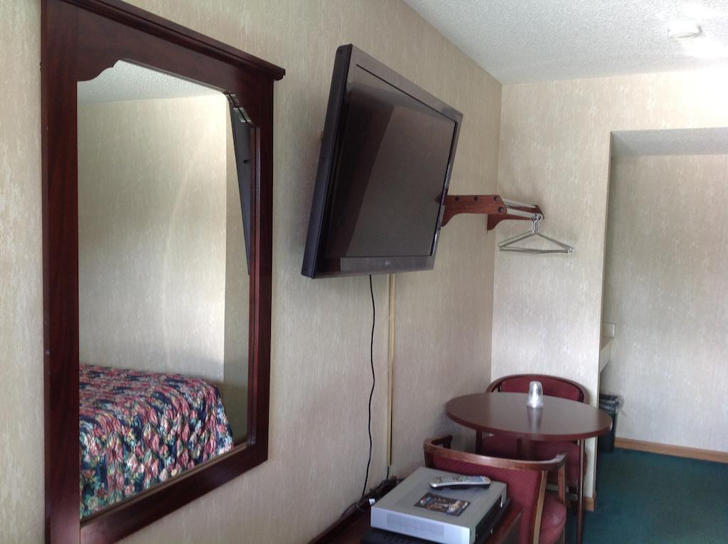 Budget Inn Hazelwood Room photo