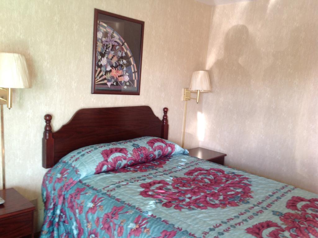 Budget Inn Hazelwood Room photo