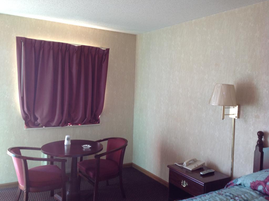 Budget Inn Hazelwood Room photo